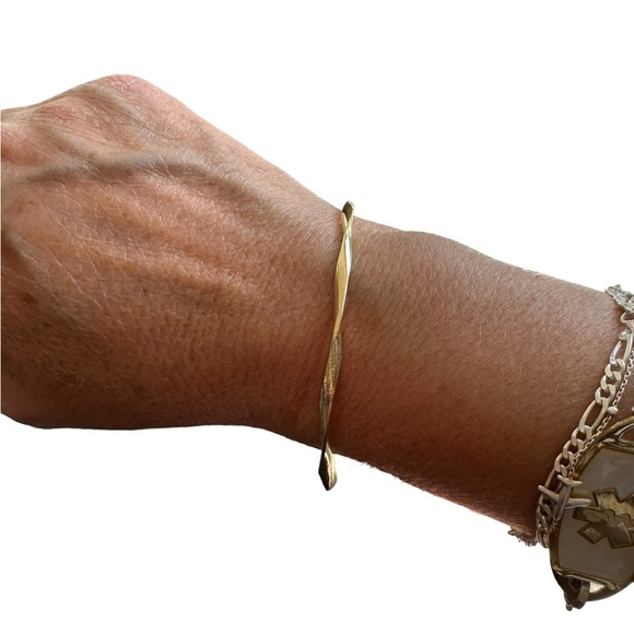 Wavy Style Gold Minimalist Cuff Bracelet - Picture 5 of 6